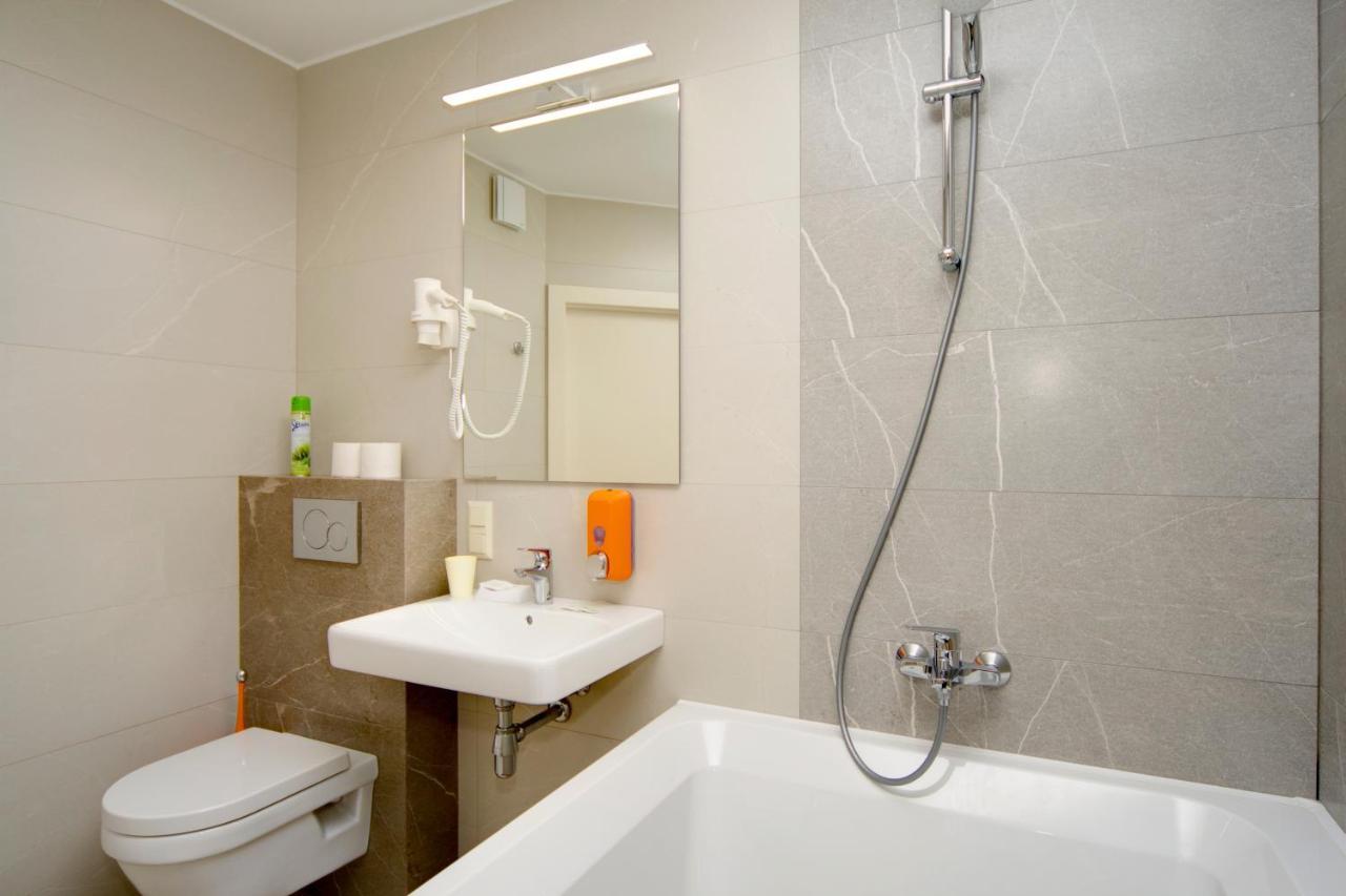 Arena Apartments เคียฟ ภายนอก รูปภาพ
