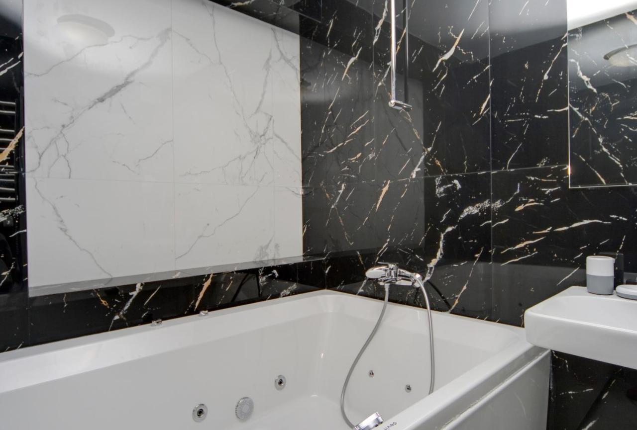Arena Apartments เคียฟ ภายนอก รูปภาพ